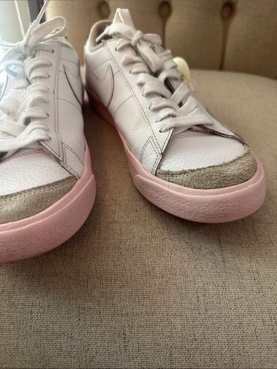 Sneakers Nike Pink Blazer Womens Nike Blazer Mid GS White Pink Foam Black White Sneakerhead, Sneaker On  Foot, Styling